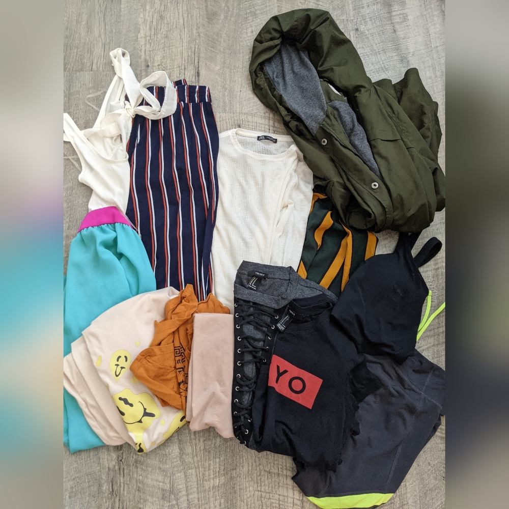 Set of 12 items - women's clothing size Medium (4-6)